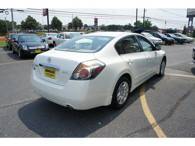 nissan altima 2010 white sedan 2 5 s gasoline 4 cylinders front wheel drive automatic 07724