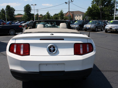 ford mustang 2010 performance white v6 premium gasoline 6 cylinders rear wheel drive automatic with overdrive 07701