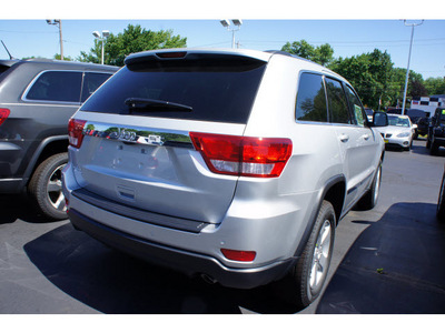 jeep grand cherokee 2011 silver suv laredo gasoline 6 cylinders 4 wheel drive automatic 07730