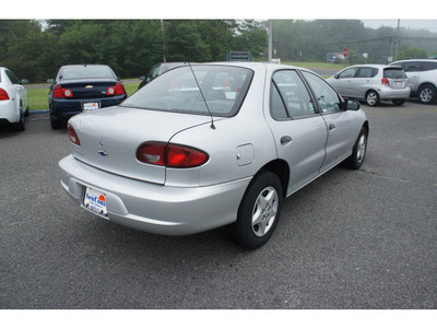 chevrolet cavalier 2001 ultra silver sedan gasoline 4 cylinders front wheel drive automatic 07712