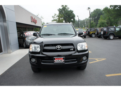 toyota sequoia 2007 black suv sr5 gasoline 8 cylinders 4 wheel drive automatic with overdrive 08844