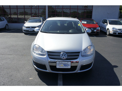 volkswagen jetta 2010 silver sedan s gasoline 5 cylinders front wheel drive automatic 08016