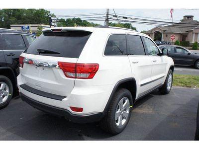 jeep grand cherokee 2011 silver suv laredo gasoline 6 cylinders 4 wheel drive automatic 07730