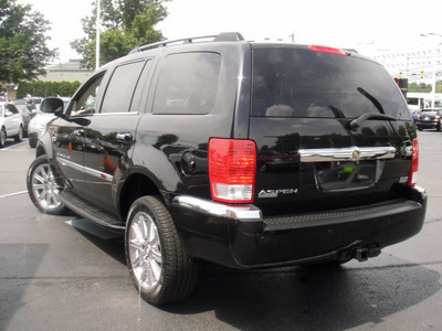 chrysler aspen 2008 brilliant black suv limited gasoline 8 cylinders 4 wheel drive automatic 07701