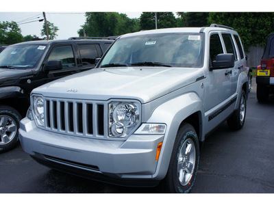 jeep liberty 2011 silver suv sport gasoline 6 cylinders 4 wheel drive automatic 07730