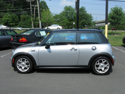 mini cooper 2002 silver hatchback s gasoline 4 cylinders front wheel drive 6 speed manual 08844