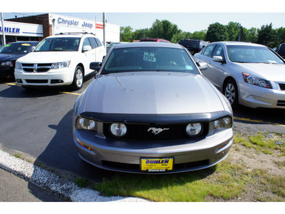 ford mustang 2006 gray coupe gt gasoline 8 cylinders rear wheel drive automatic with overdrive 07730