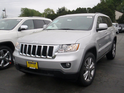 jeep grand cherokee 2011 silver suv laredo gasoline 6 cylinders 4 wheel drive automatic 07730