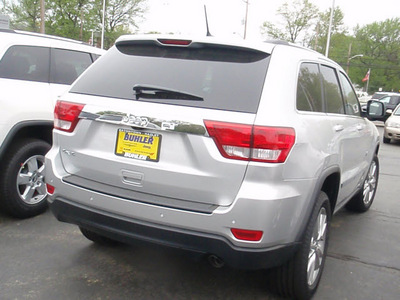 jeep grand cherokee 2011 silver suv laredo gasoline 6 cylinders 4 wheel drive automatic 07730