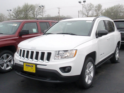 jeep compass 2011 white suv gasoline 4 cylinders 4 wheel drive automatic 07730