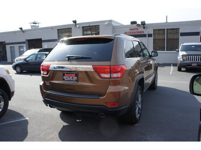 jeep grand cherokee 2011 brown suv 70th anniversary gasoline 8 cylinders 4 wheel drive automatic with overdrive 08844