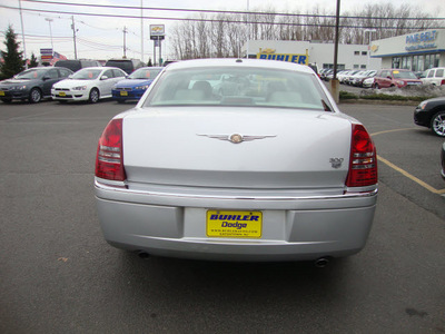 chrysler 300 2007 bright silver sedan c gasoline 8 cylinders rear wheel drive automatic 07724