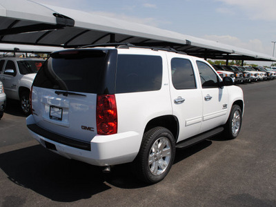 gmc yukon 2011 summ white suv slt flex fuel 8 cylinders 2 wheel drive automatic 76087