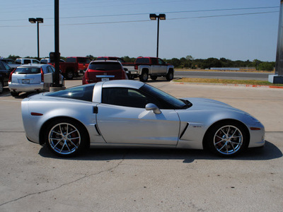 chevrolet corvette 2009 silver coupe z06 gasoline 8 cylinders rear wheel drive 6 speed manual 76087