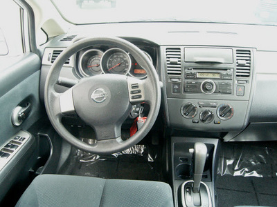 nissan versa 2010 silver sedan 1 8 gasoline 4 cylinders front wheel drive automatic 80905