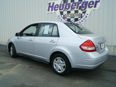 nissan versa 2010 silver sedan 1 8 gasoline 4 cylinders front wheel drive automatic 80905