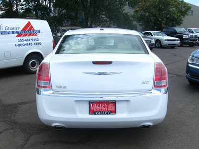 chrysler 300 2011 white sedan limited gasoline 6 cylinders rear wheel drive automatic 80301