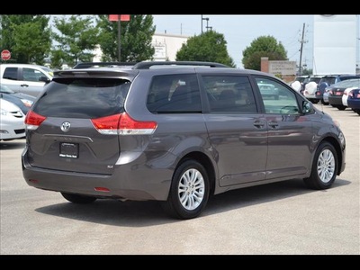 toyota sienna 2011 van gasoline 6 cylinders front wheel drive 6 speed automatic 46219