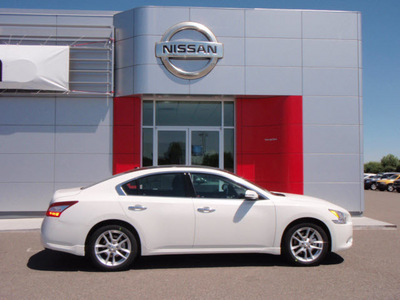 nissan maxima 2011 white sedan 3 5 sv gasoline 6 cylinders front wheel drive cont  variable trans  99301