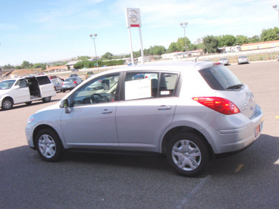 nissan versa 2011 silver hatchback 1 8 s gasoline 4 cylinders front wheel drive automatic 99301