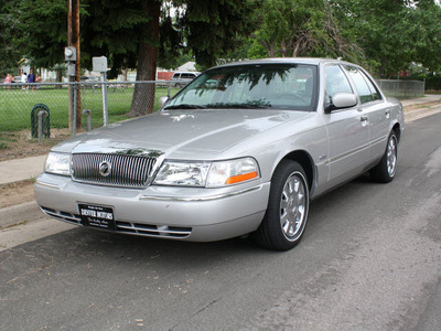 mercury grand marquis 2005 silver sedan ls ultimate gasoline 8 cylinders rear wheel drive automatic with overdrive 80110
