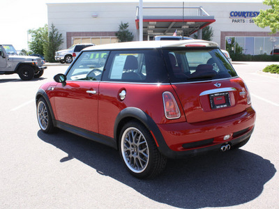 mini cooper 2004 red hatchback s gasoline 4 cylinders front wheel drive manual 80126