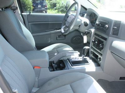 jeep grand cherokee 2005 silver suv laredo gasoline 6 cylinders 4 wheel drive automatic 80110