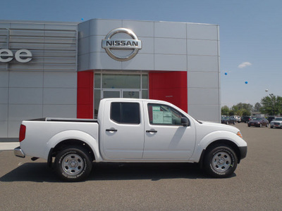 nissan frontier 2011 white s gasoline 6 cylinders 4 wheel drive 5 speed automatic 99301
