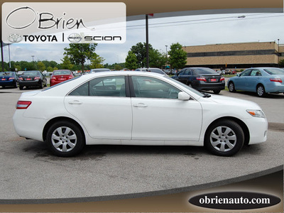 toyota camry 2011 white gasoline 4 cylinders front wheel drive automatic 46219