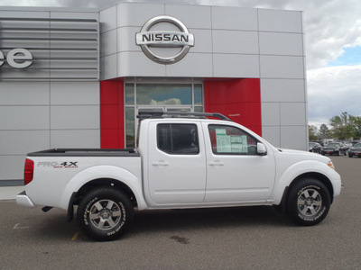 nissan frontier 2011 white pro 4x gasoline 6 cylinders 4 wheel drive automatic with overdrive 99301