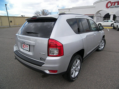 jeep compass 2011 bright silver suv latitude gasoline 4 cylinders 4 wheel drive automatic 81212