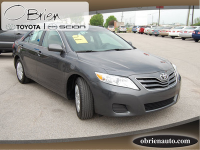 toyota camry 2011 gray sedan le gasoline 4 cylinders front wheel drive automatic 46219