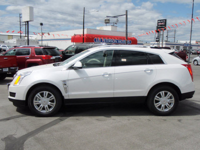 cadillac srx 2011 white suv luxury collection gasoline 6 cylinders all whee drive 6 speed automatic 98901