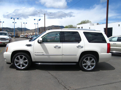 cadillac escalade 2008 white suv gasoline 8 cylinders all whee drive automatic 80301