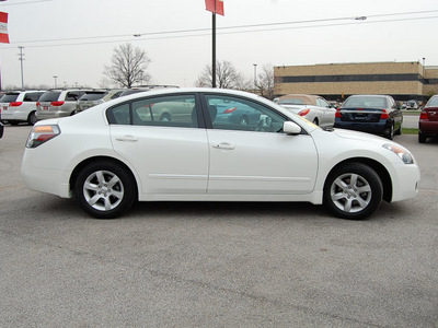 nissan altima 2008 white sedan 25s gasoline 4 cylinders front wheel drive automatic 46219