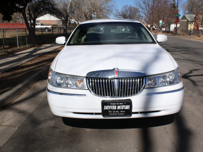 lincoln town car 1999 white sedan signature gasoline v8 rear wheel drive automatic with overdrive 80110