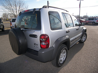 jeep liberty 2007 silver suv sport gasoline 6 cylinders 4 wheel drive automatic 81212