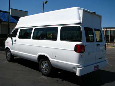 dodge ram wagon 1995 white van only 45,000k gasoline v8 rear wheel drive automatic 80012