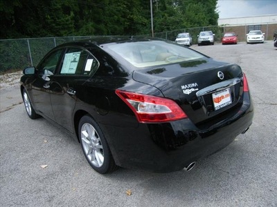 nissan maxima 2011 black sedan gasoline 6 cylinders front wheel drive not specified 46219