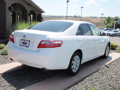 toyota camry 2007 white sedan xle v6 gasoline 6 cylinders front wheel drive automatic 99352