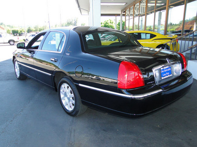 lincoln town car 2010 black sedan signature limited flex fuel 8 cylinders rear wheel drive 4 speed automatic 98032