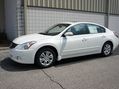 nissan altima 2012 white sedan 2 5 gasoline 4 cylinders front wheel drive cont  variable trans  47130