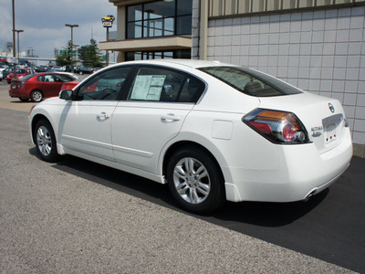 nissan altima 2012 white sedan 2 5 gasoline 4 cylinders front wheel drive cont  variable trans  47130