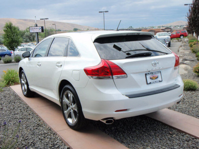 toyota venza 2011 white awd v6 gasoline 6 cylinders all whee drive automatic 99352