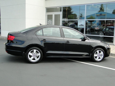 volkswagen jetta 2011 black sedan tdi le diesel 4 cylinders front wheel drive automatic 98226