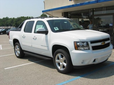 chevrolet avalanche 2011 flex fuel 8 cylinders 4 wheel drive not specified 46036