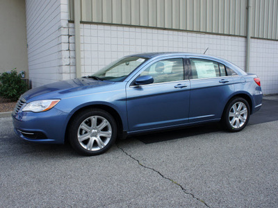 chrysler 200 2011 lt  blue sedan touring gasoline 4 cylinders front wheel drive automatic 47130