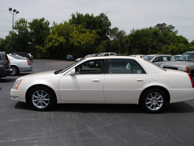 cadillac dts 2011 white sedan luxury collection gasoline 8 cylinders front wheel drive automatic 27330