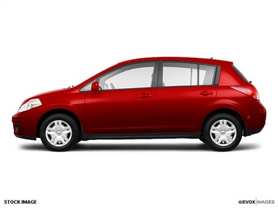 nissan versa 2011 red hatchback gasoline 4 cylinders front wheel drive not specified 98371