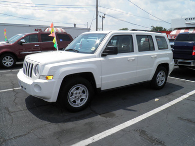 jeep patriot 2010 white suv sport gasoline 4 cylinders 2 wheel drive automatic 32447
